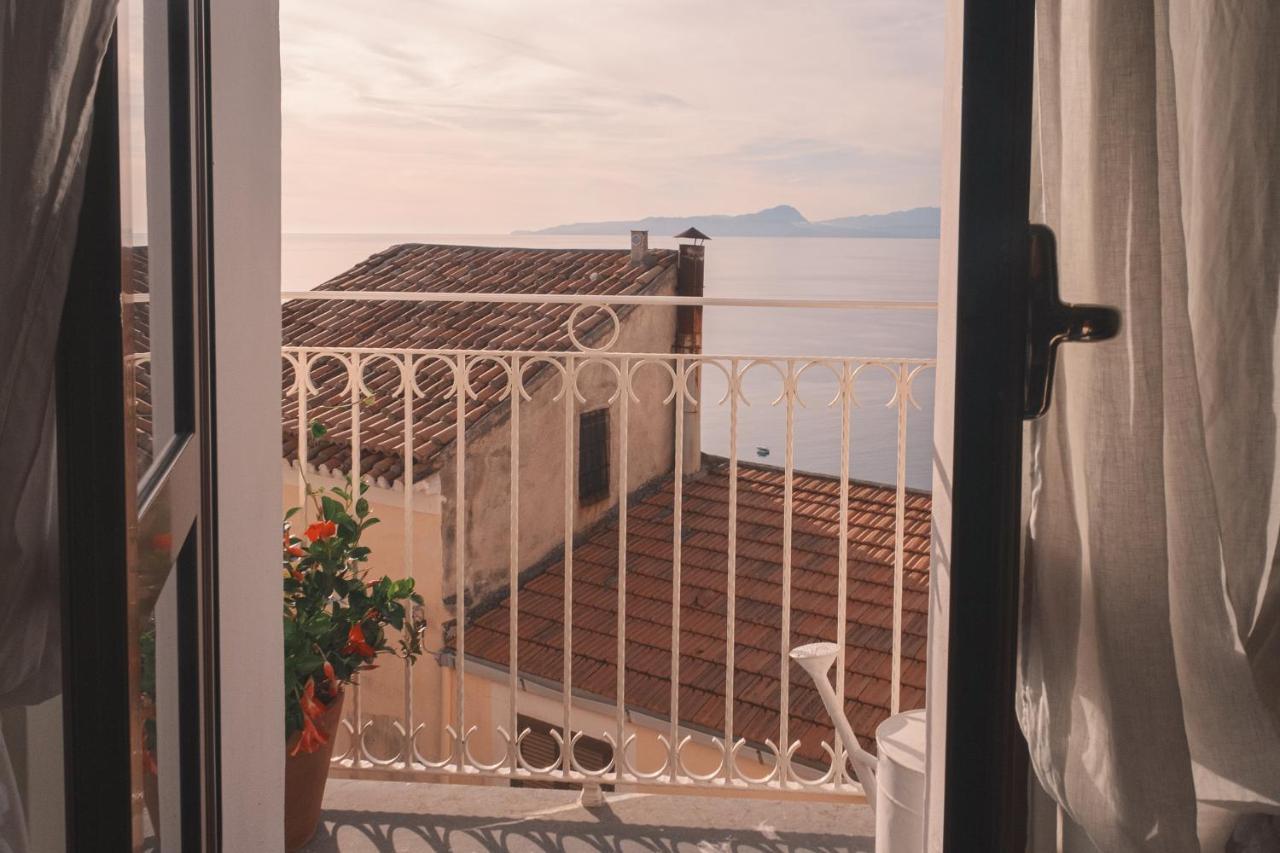 Bed and Breakfast La Casa Nel Borgo Сан-Никола-Арчелла Экстерьер фото